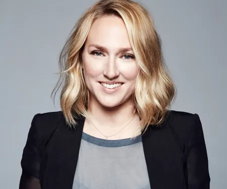 Liz Tigelaar headshot