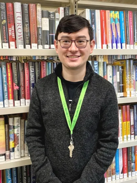 Headshot of Thomas Pettitt