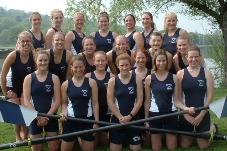 2004 Women's Crew Team photo