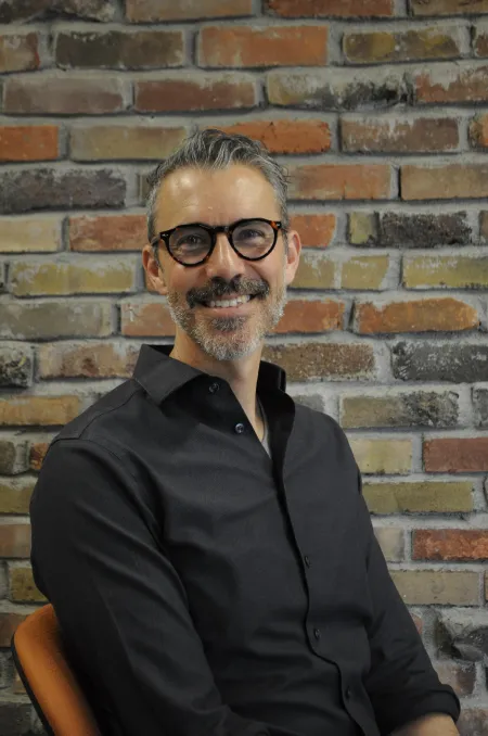 Headshot of Chris Holmes