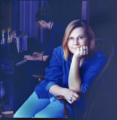 Headshot of Emily Breeze