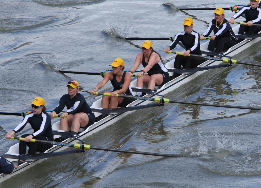 Ithaca College crew team on Cayuga inlet