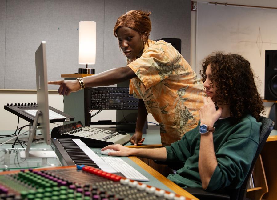 students in the electroacoustic music studio