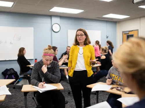Professor Elizabeth Bergman speaking in Sociology of Aging class