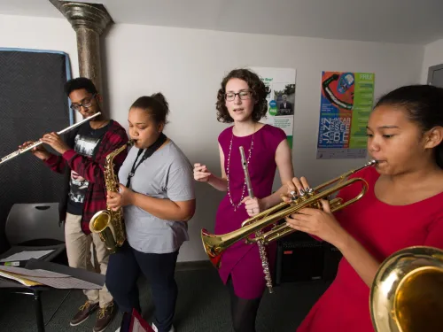 A student teacher working with an chamber group