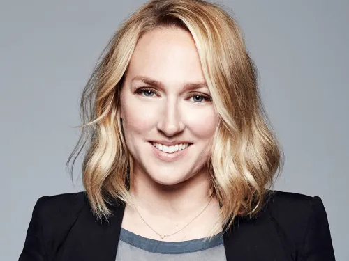 Liz Tigelaar headshot