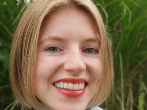 Tess Long portrait thumbnail