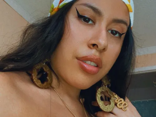 Gabrielle Tola Close Up