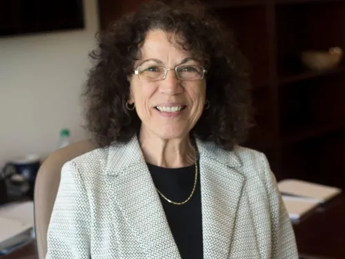 Linda Petrosino Headshot