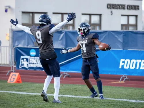 Players celebrating)