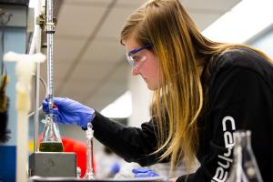 Student conducts research during a chemistry lab.
