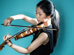 violinist Risa Hokamura
