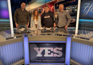 Mike Medvin ’03, Kaitlin Maniscalco ’21, Jeff Perlish ’02, and Todd Moulen ’99 of the YES Network