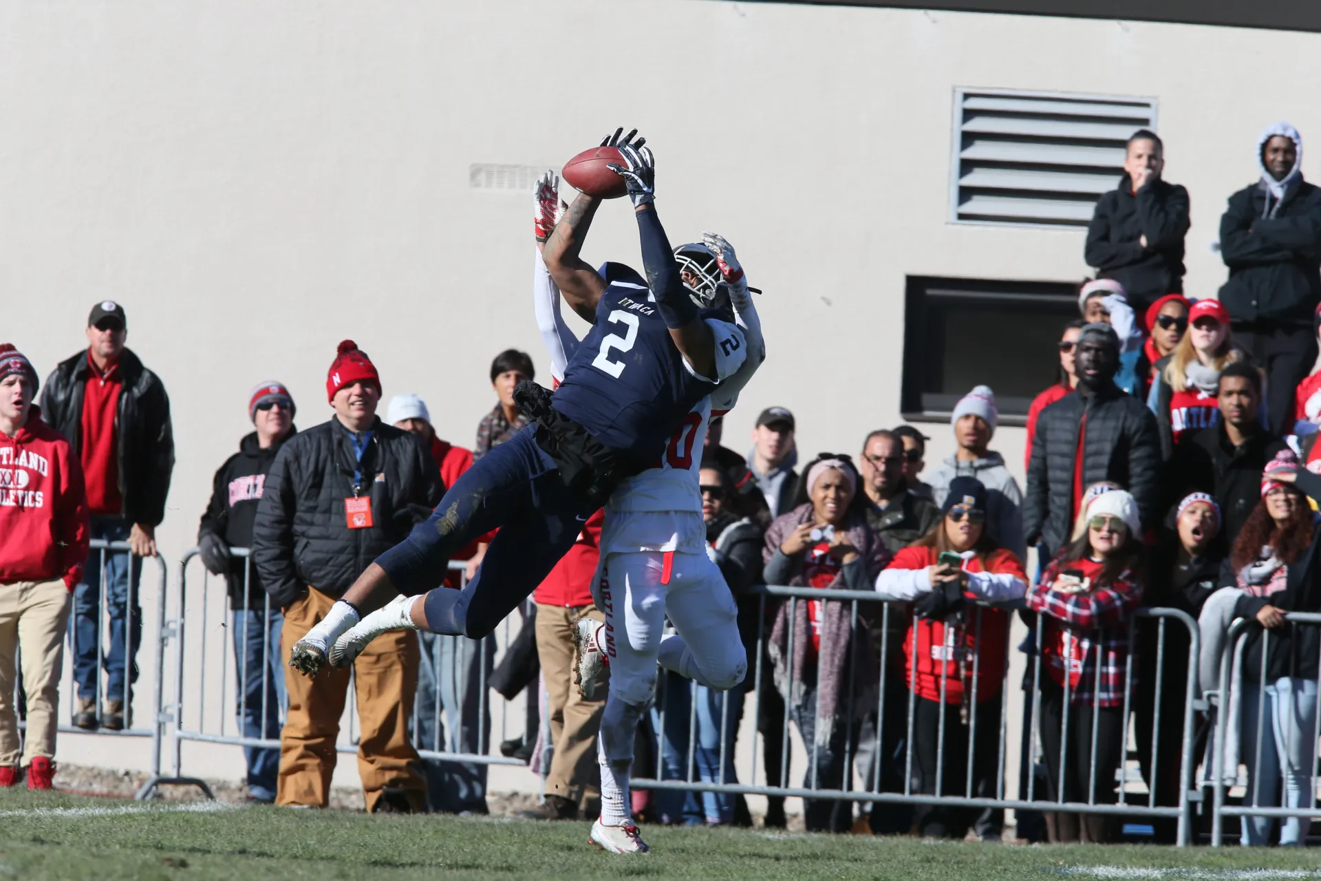 Will Gladney '20 makes a catch in the 2017 Cortaca Jug