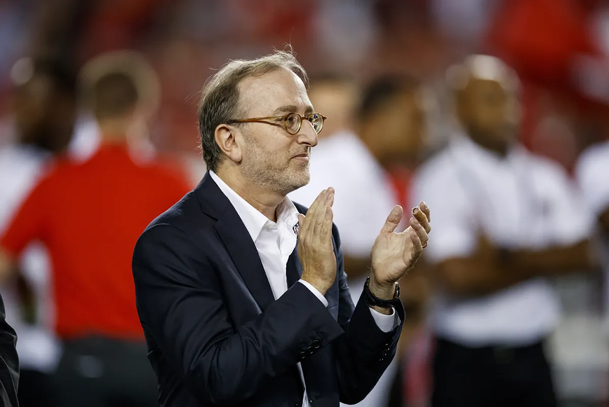 (Ed Glazer clapping)