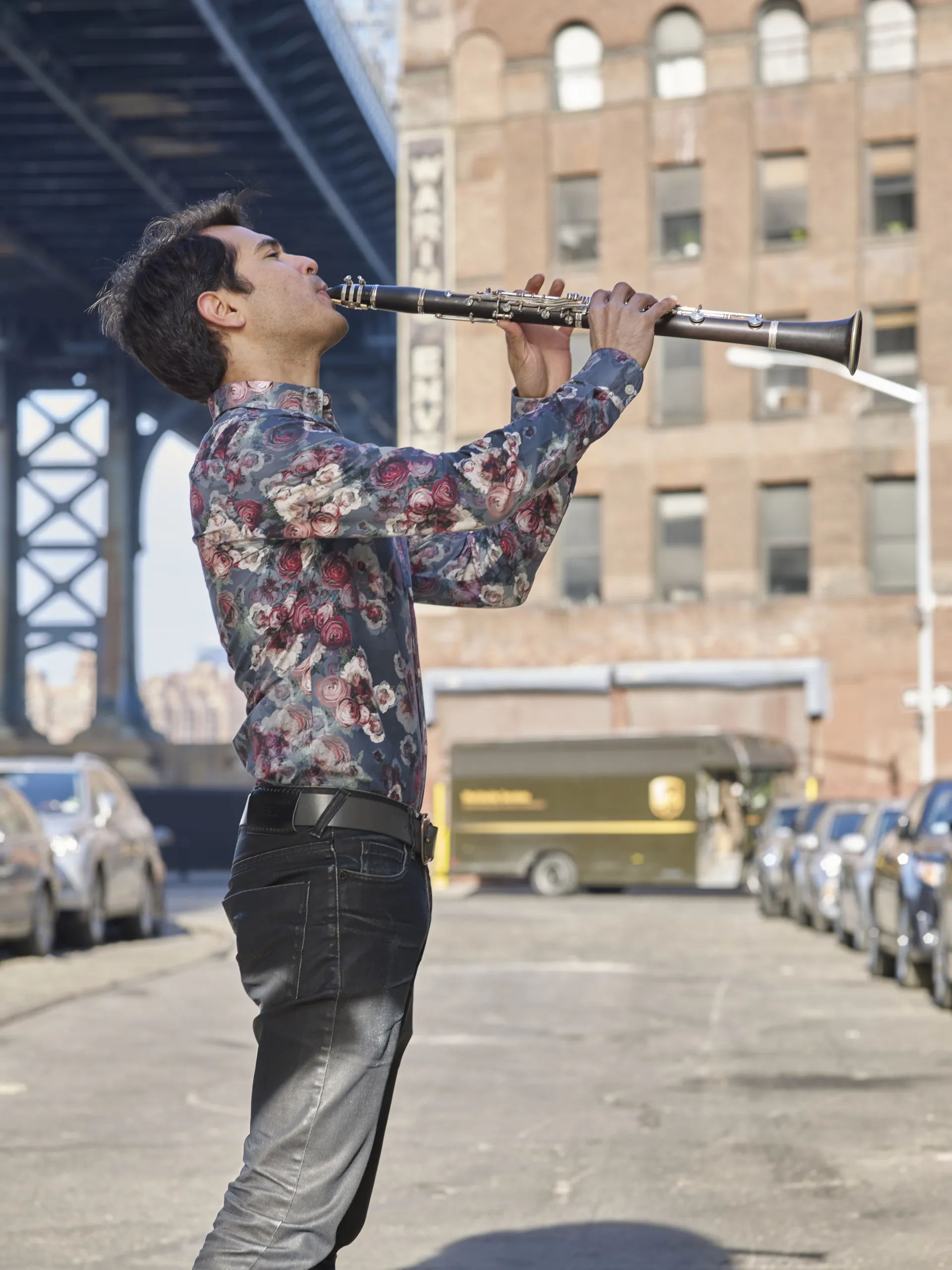 Diego Vásquez playing clarinet