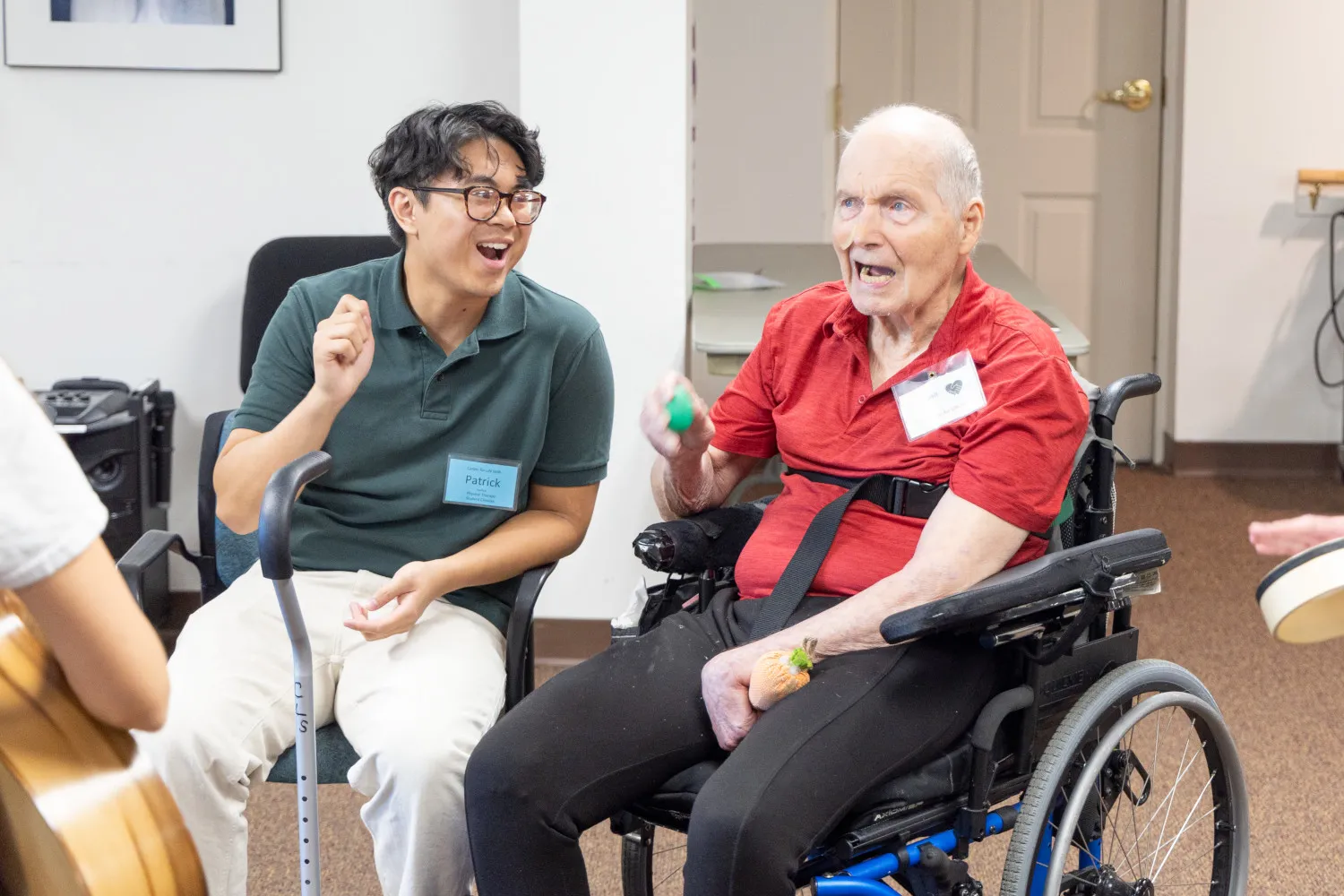 Aging Studies student works with Longview resident