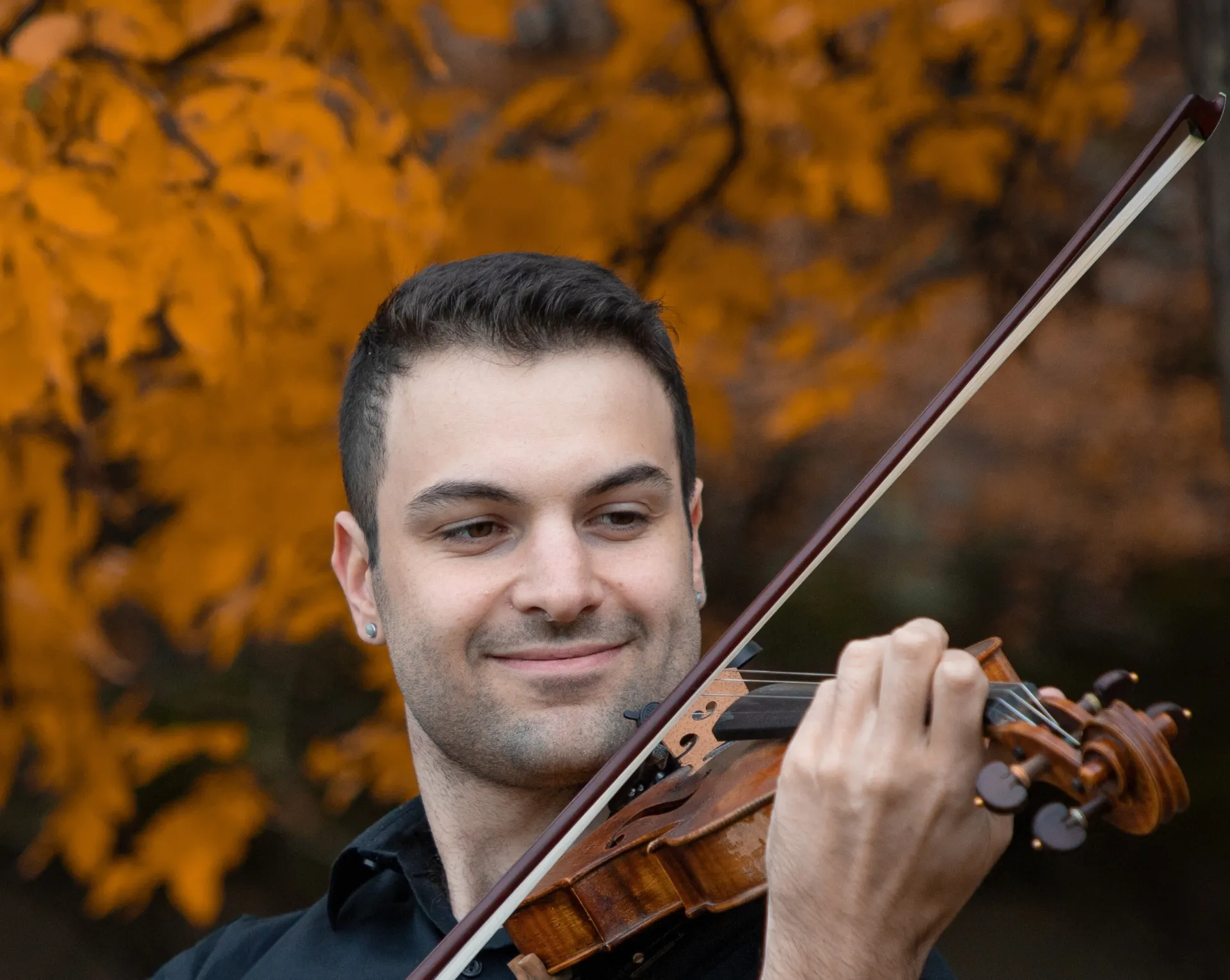 Asher Wulfman playing the violin