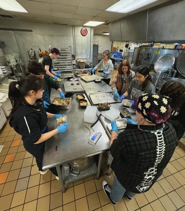 Students prepare meals for those with food insecurity