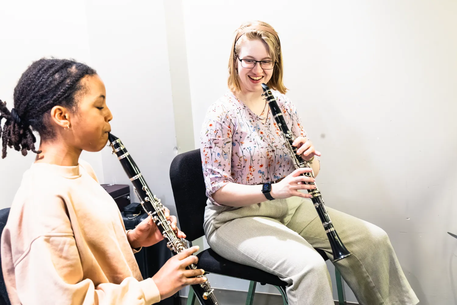 student teacher working with a homeschool student