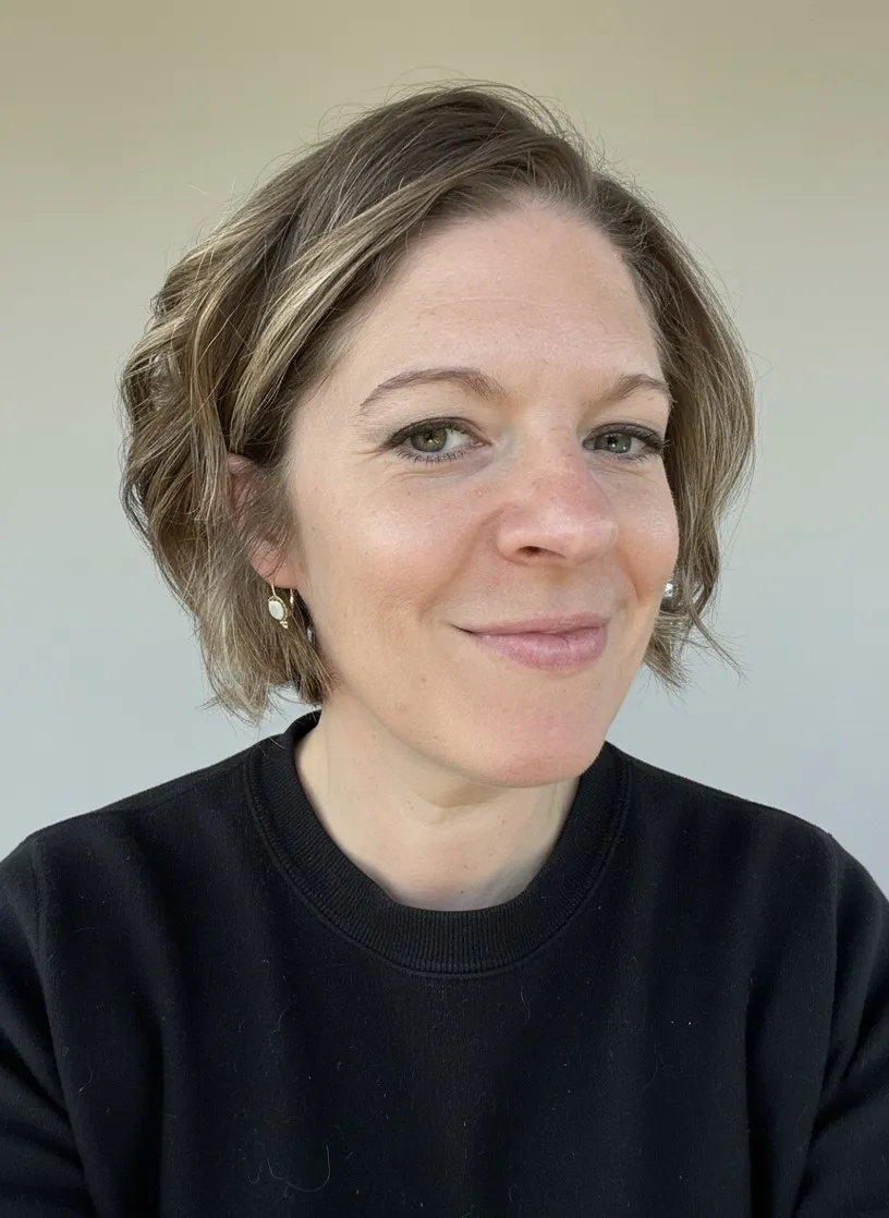Associate Professor Lisa Farman
