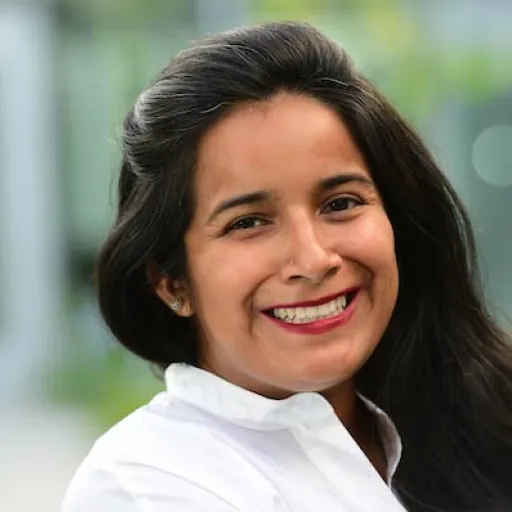 Female Professor Sertzen