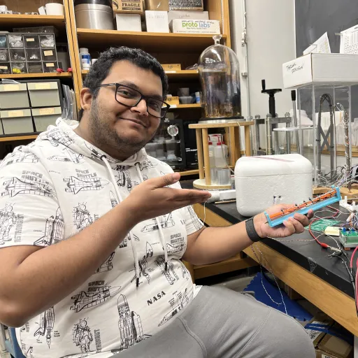 Yash Mohod '25 And the thermal diffusion apparatus he built