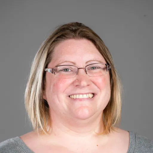 Headshot image of Laura Davis.